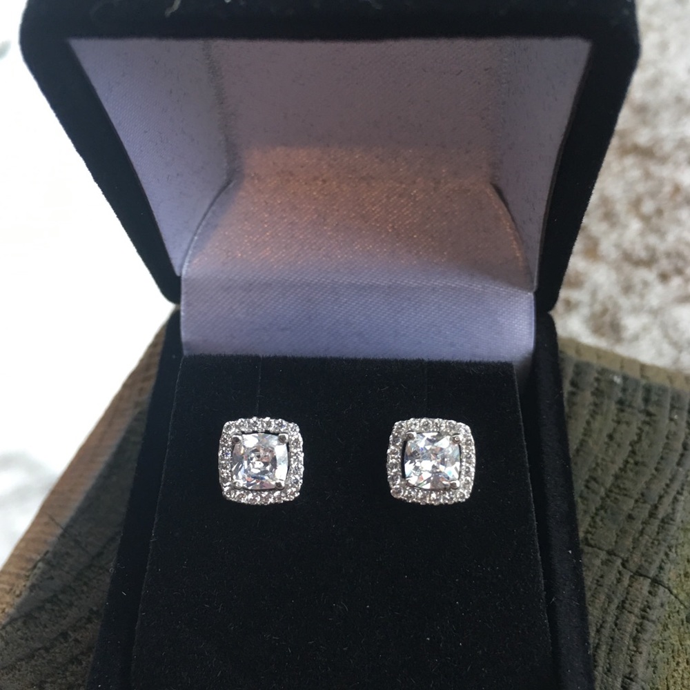 🌟1 LEFT🌟ASSCHER HALO STUDS - Picture 2 of 6